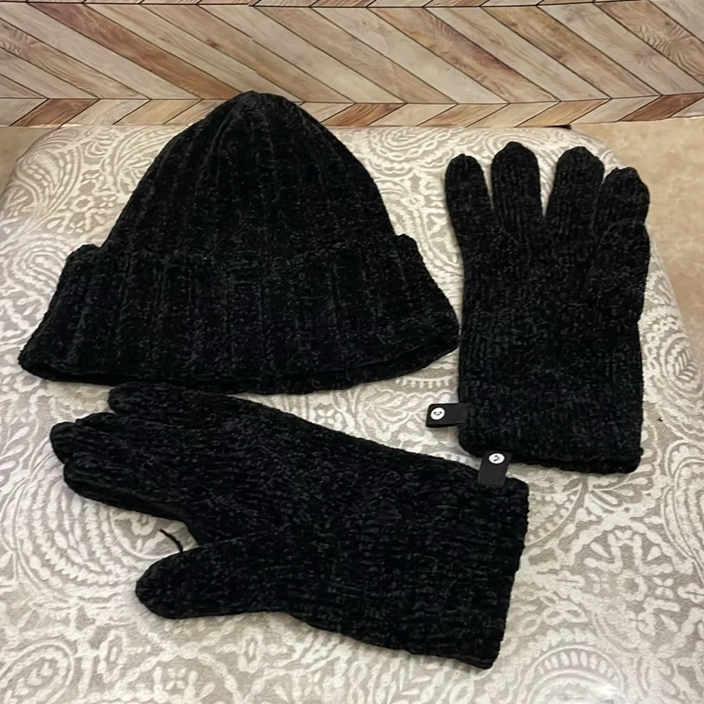 ROXY ladies winter Hat & Gloves PINK SNOWFLAKE‎ black gray color.